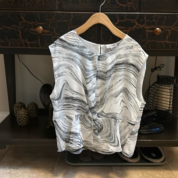 CALVIN KLEIN Women's Loose Fitted Poly Chiffon Sleeveless Twist Detail Blouse - Picture 6 of 13